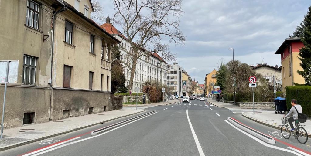 fotomontaža umestitve kolesarskih površin na Barjanski cesti v Ljubljani